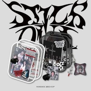 NMIXX - FE3O4: Stick Out - Limited Version - PVC Keyring, Symbol Keyring,